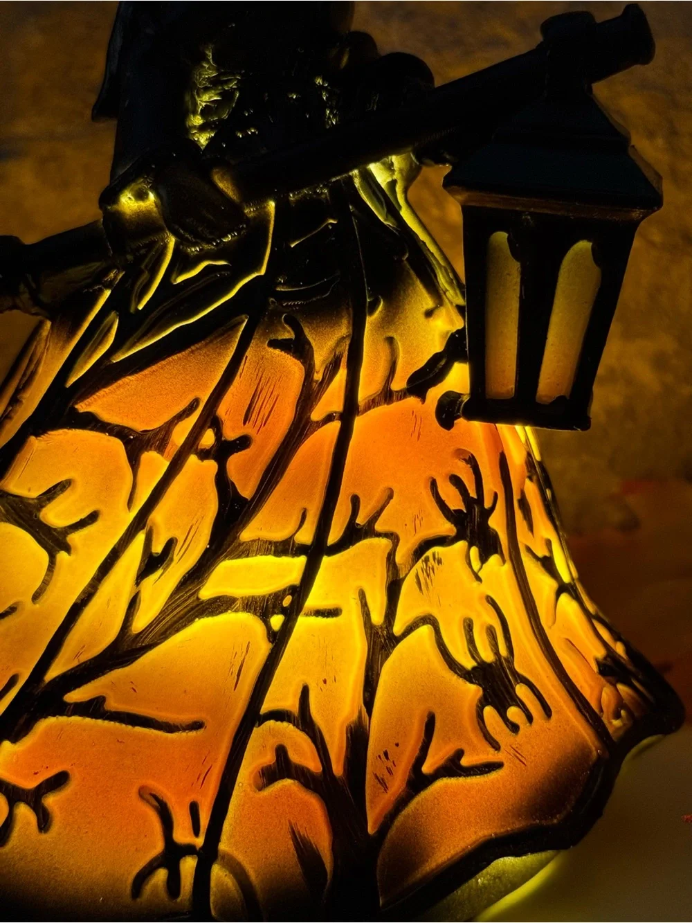 New Halloween RESIN Witch w/ Broom & Lantern USB Warm White Night Light Lamp 6”